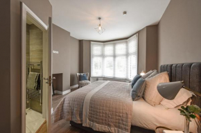 Modern GF Apartment with Parking Just 6-min From City